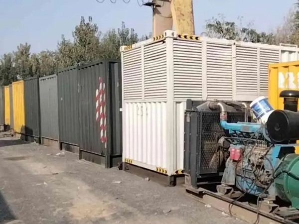 东昌200KW柴油发电机机组每小时油耗是多少？